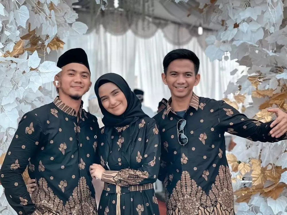 Rizky DA dan Nadya ke kondangan © 2021 berbagai sumber