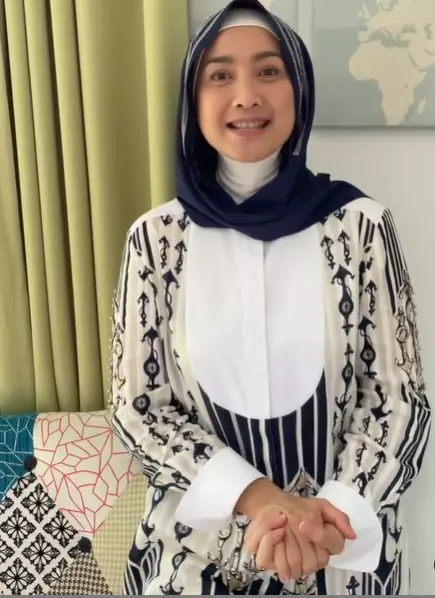 busana seleb cantik di DPR © 2021 brilio.net