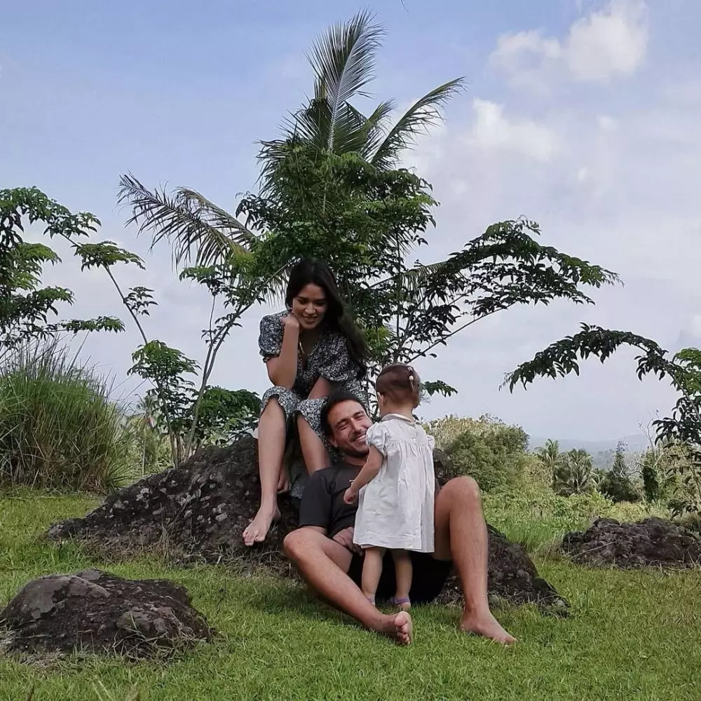 Cara Raisa Andriana ciptakan suasana menyenangkan di rumah © 2021 brilio.net Cara Raisa Andriana ciptakan suasana menyenangkan di rumah © 2021 brilio.net