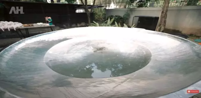 Momen Atta & Aurel masak 200 ekor ayam © YouTube/Atta Halilintar