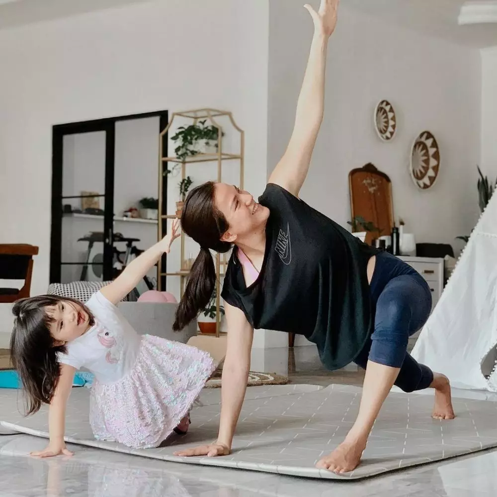 pesinetron 2000-an olahraga bareng anak © 2021 brilio.net