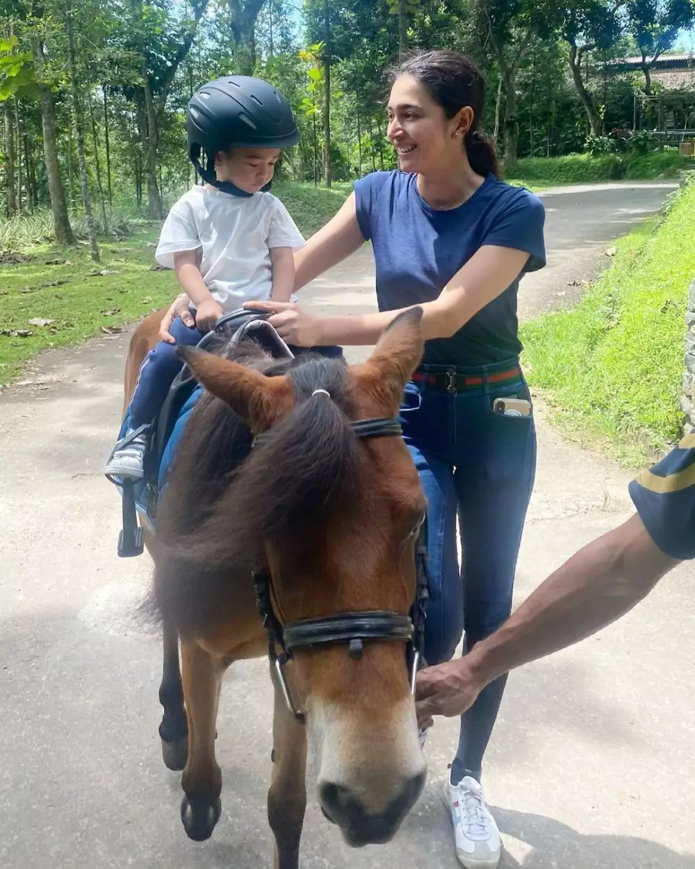 pesinetron 2000-an olahraga bareng anak © 2021 brilio.net