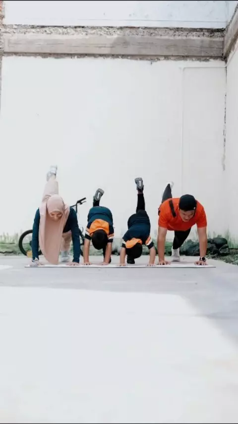 pesinetron 2000-an olahraga bareng anak © 2021 brilio.net