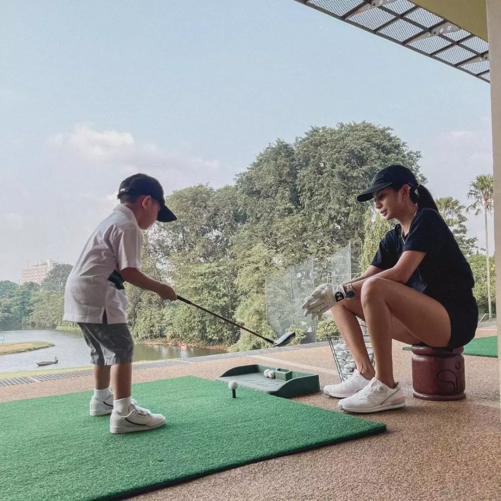 pesinetron 2000-an olahraga bareng anak © 2021 brilio.net