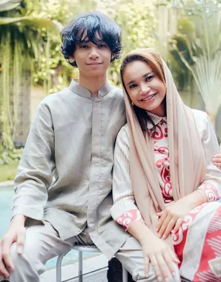 Potret kebersamaan Rossa dan putranya © Instagram/@itsrossa910