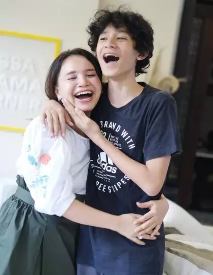 Potret kebersamaan Rossa dan putranya © Instagram/@itsrossa910