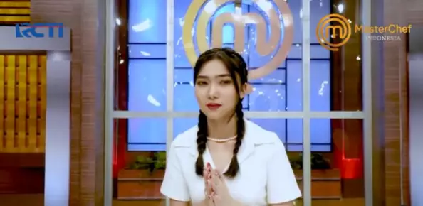 Isyana Sarasvati di MasterChef © 2021 brilio.net Isyana Sarasvati di MasterChef © 2021 brilio.net