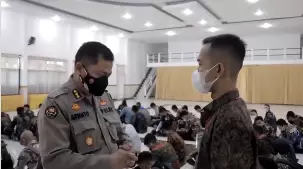 Tukang parkir di polres jadi polisi © Instagram/@divisihumaspolri