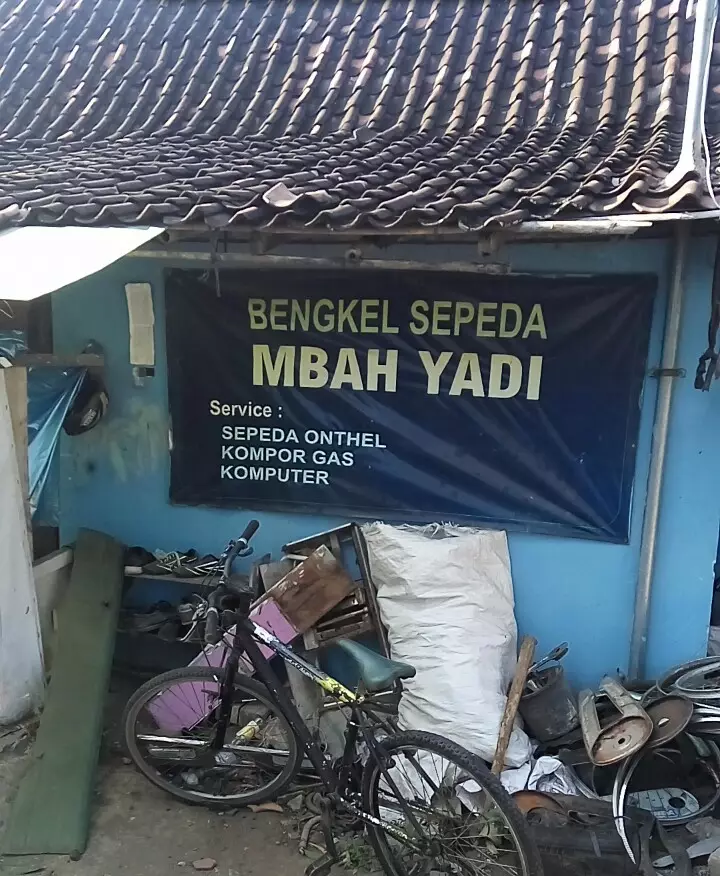 spanduk jasa servis lucu © 2021 twitter.com spanduk jasa servis lucu © 2021 twitter.com