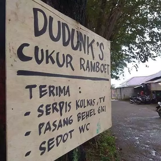 spanduk jasa servis lucu © 2021 twitter.com spanduk jasa servis lucu © 2021 twitter.com