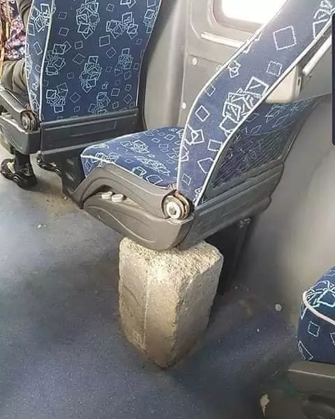 pakai barang rusak absurd © 2021 1cak.com pakai barang rusak absurd © 2021 1cak.com