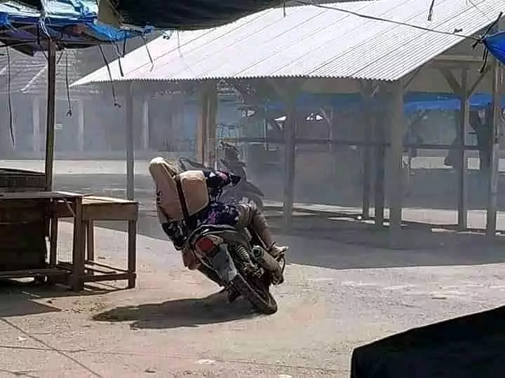 aksi pengendara motor lucu abis © 2021 instagram.com