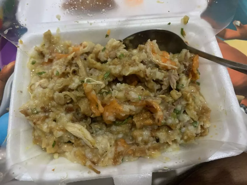 makan bubur nyeleneh © 2021 berbagai sumber