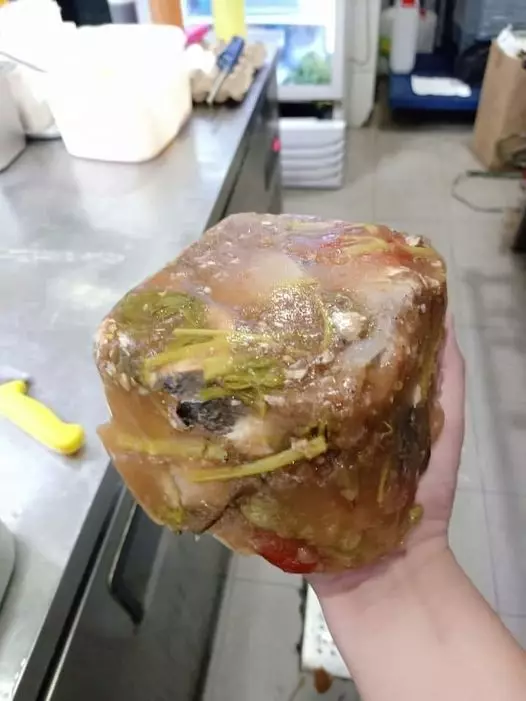 makan bubur nyeleneh © 2021 berbagai sumber