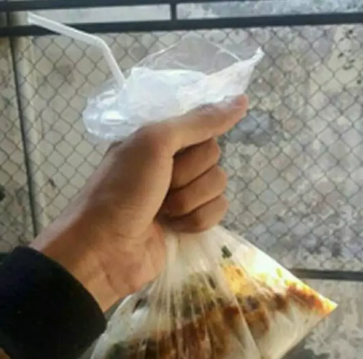 makan bubur nyeleneh © 2021 berbagai sumber