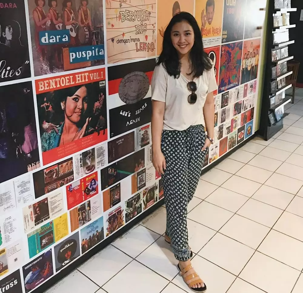 Sherina Munaf Kutu Buku © 2021 brilio.net