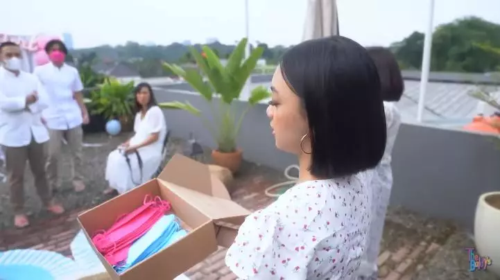 momen gender reveal party nola b3 © YouTube