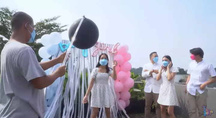momen gender reveal party nola b3 © YouTube