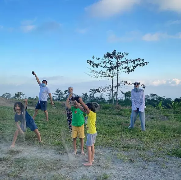Zaskia Adya Mecca di alam terbuka © 2021 brilio.net