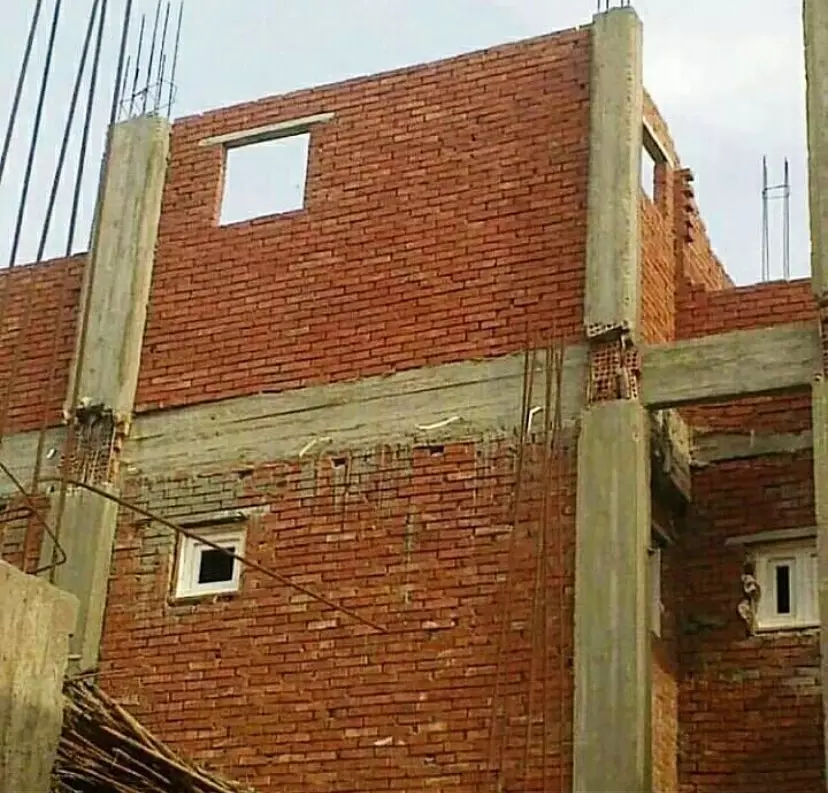 benda nyeleneh di tiang bangunan © 2021 instagram.com