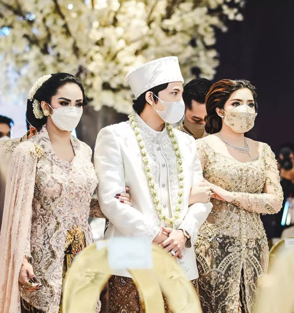 keakraban seleb cantik bareng menantu © instagram