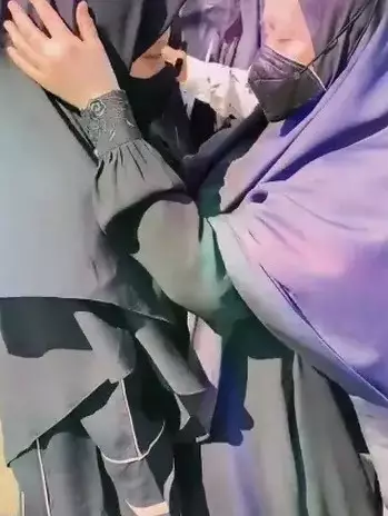 Momen Lyra Virna antar anak masuk pondok pesantren © Instagram/@lyravirna Momen Lyra Virna antar anak masuk pondok pesantren © Instagram/@lyravirna