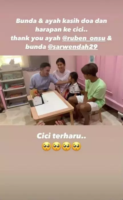 Sarwendah dampingi anak sekolah © 2021 brilio.net Sarwendah dampingi anak sekolah © 2021 brilio.net