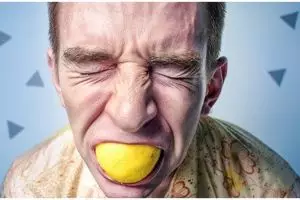 7 Bahaya makan terlalu cepat bagi kesehatan, berisiko diabetes