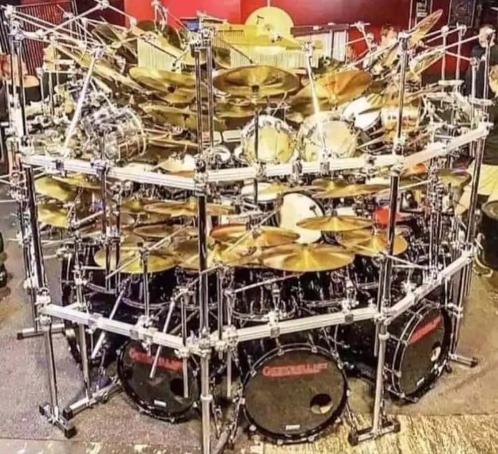 benda disusun jadi nyeleneh © 2021 instagram.com