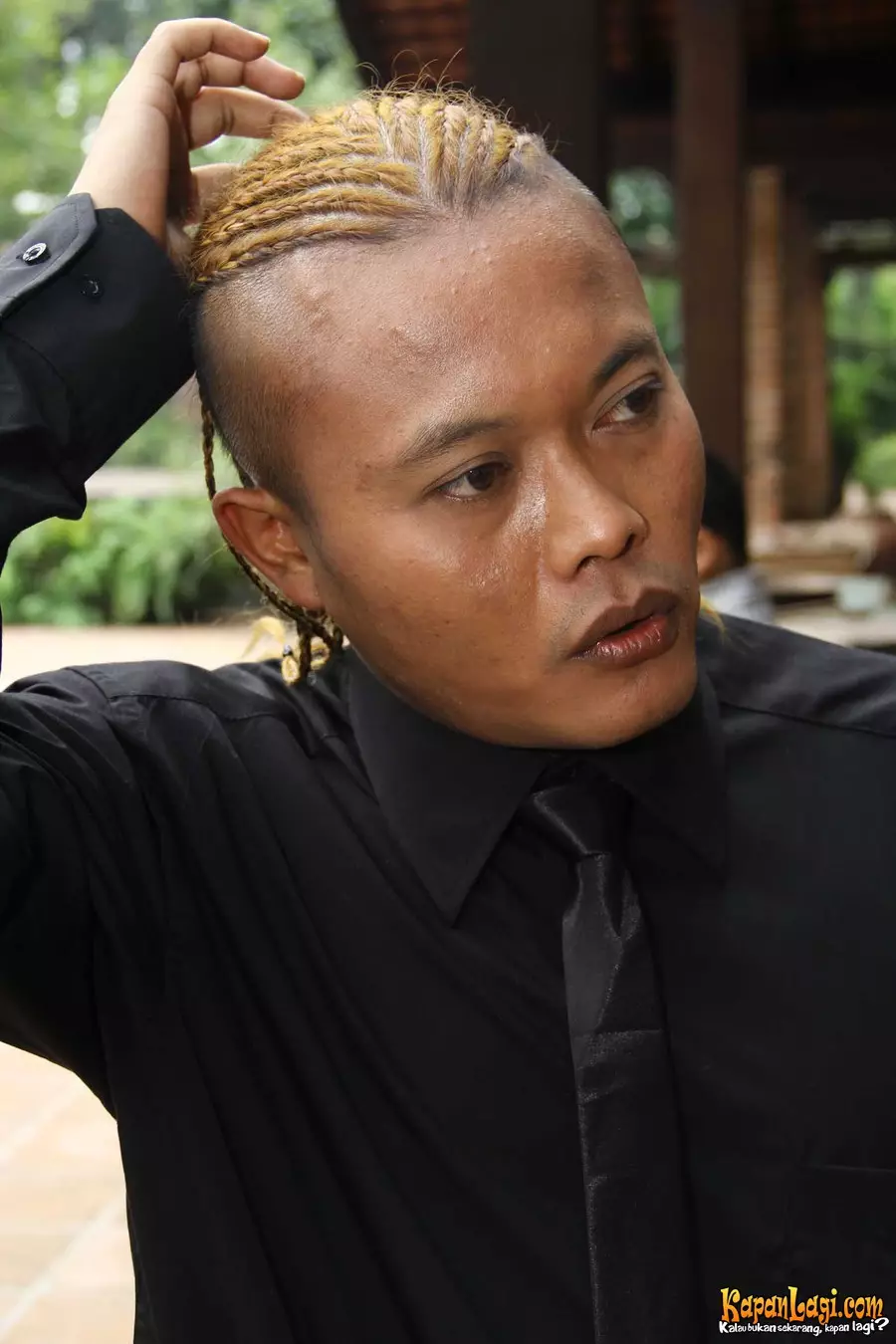 musisi ganteng dengan rambut cornrows © 2021 brilio.net musisi ganteng dengan rambut cornrows © 2021 brilio.net