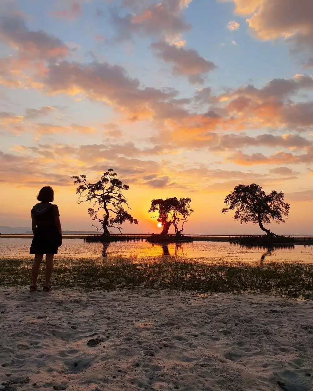 Nicholas Saputra unggah foto cewek misterius Instagram Nicholas Saputra unggah foto cewek misterius Instagram