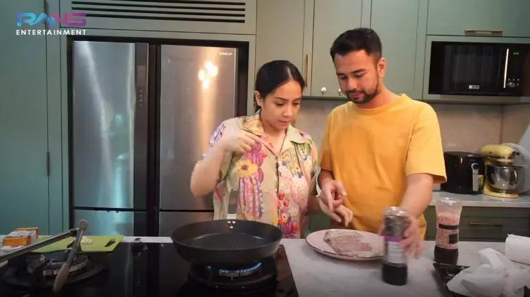seleb FTV saat masak bareng pasangan © 2021 brilio.net
