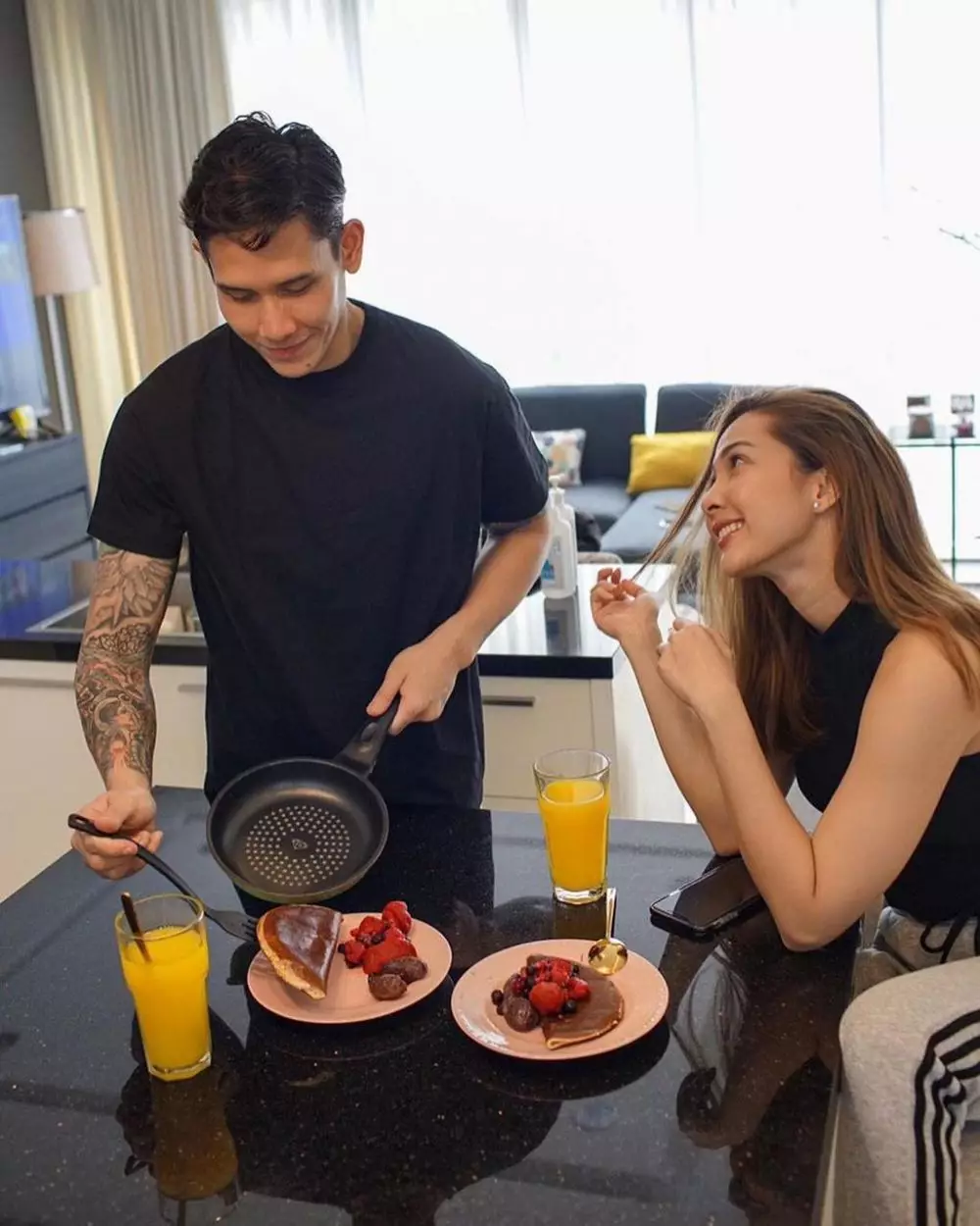 seleb FTV saat masak bareng pasangan © 2021 brilio.net