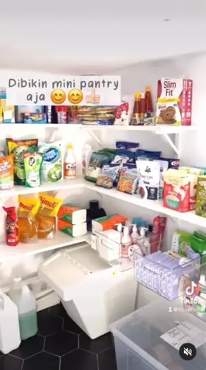 Potret minimarket dalam rumah Fitri Tropica © Instagram/@fitrop Potret minimarket dalam rumah Fitri Tropica © Instagram/@fitrop
