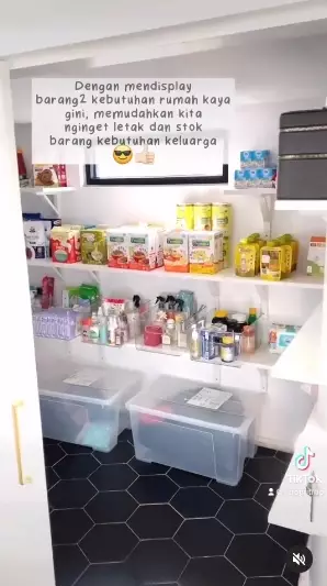Potret minimarket dalam rumah Fitri Tropica © Instagram/@fitrop Potret minimarket dalam rumah Fitri Tropica © Instagram/@fitrop
