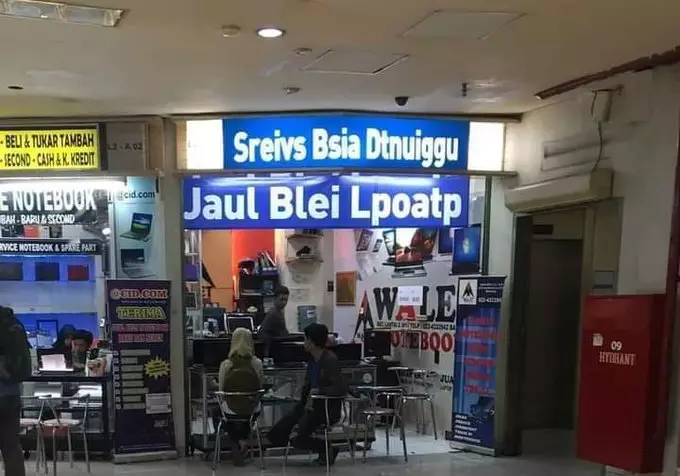 momen lucu pedagang salah tulis © 2021 twitter.com