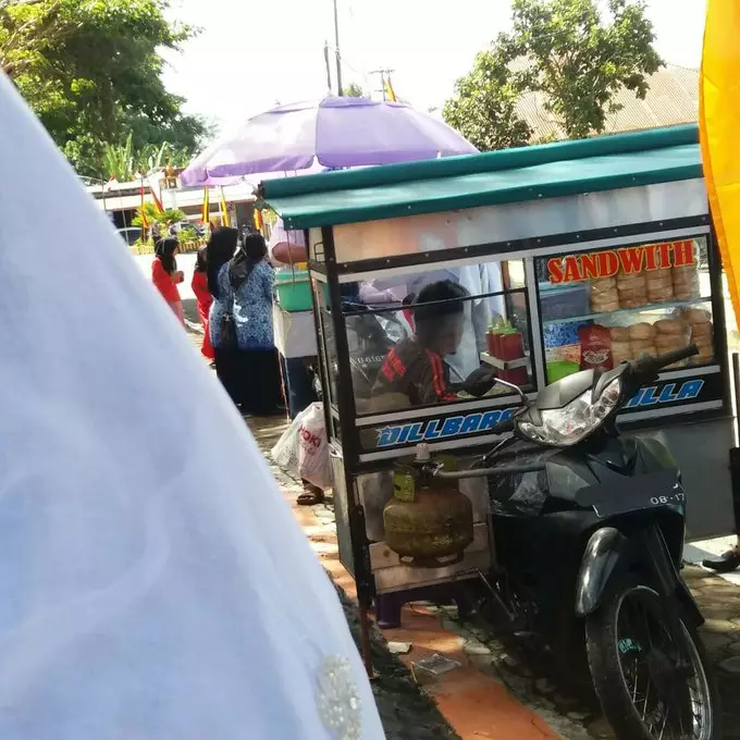 momen lucu pedagang salah tulis © 2021 twitter.com