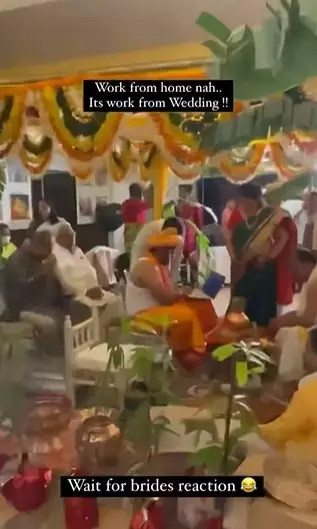 Pengantin pria tetap bekerja di hari pernikahan © Instagram/@dulhaniyaa Pengantin pria tetap bekerja di hari pernikahan © Instagram/@dulhaniyaa