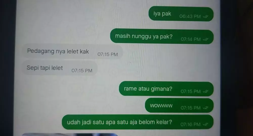 Chat pesan makanan via online © berbagai sumber