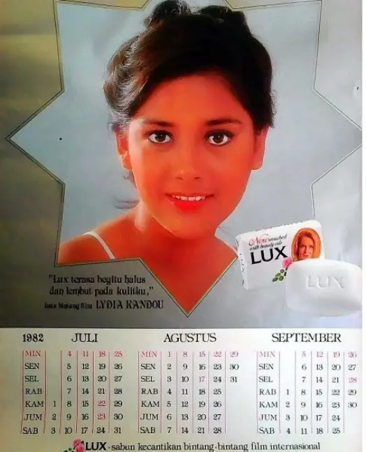 Potret Lidya Kandou jadi model kalender dari berbagai sumber Potret Lidya Kandou jadi model kalender dari berbagai sumber