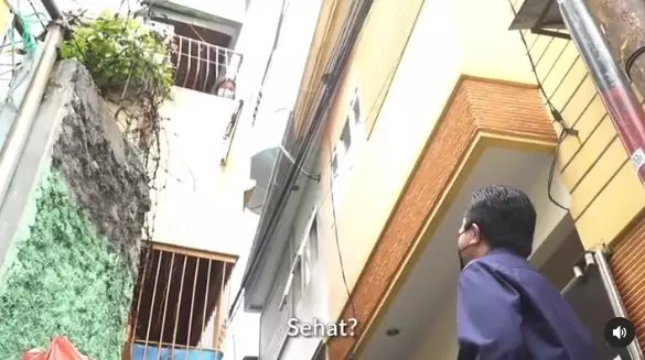 Momen Erick Thohir temui wanita isoman © Instagram/@erickthohir