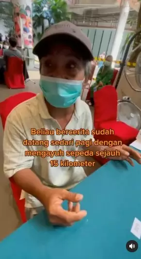 Kisah haru bapak kayuh sepeda Instagram/@dr.helmiyadi_hk