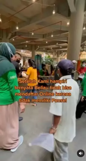 Kisah haru bapak kayuh sepeda Instagram/@dr.helmiyadi_hk