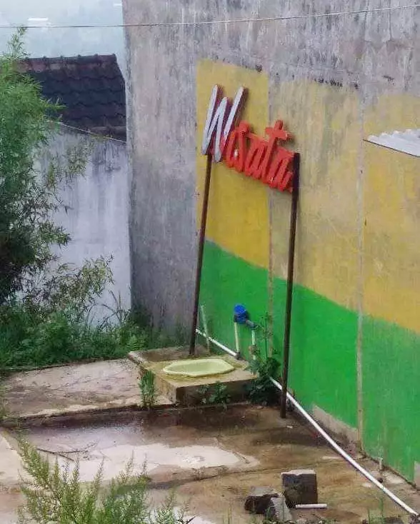 potret lucu toilet absurd © 2021 instagram.com