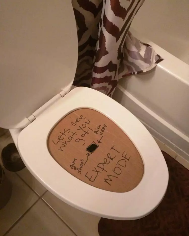 potret lucu toilet absurd © 2021 instagram.com