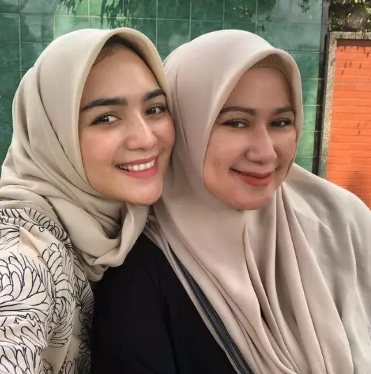 potret pesinetron cantik bareng saudara perempuan dari berbagai sumber potret pesinetron cantik bareng saudara perempuan dari berbagai sumber