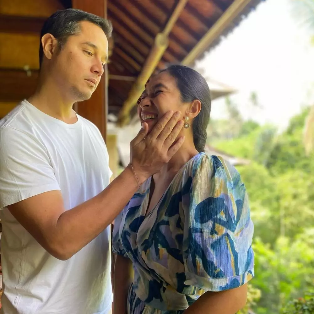 gaya seleb tirukan adegan film poldark © instagram