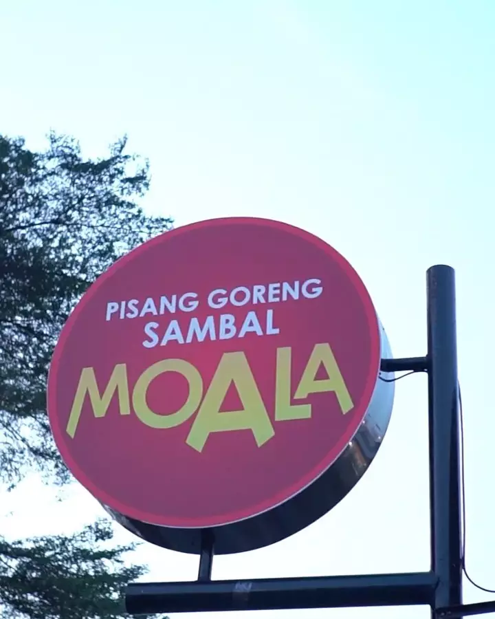 potret kedai pisang arie kriting © berbagai sumber potret kedai pisang arie kriting © berbagai sumber