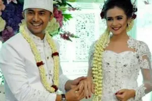 Foto lawas pernikahan 9 seleb istri politisi, Annisa Pohan ala militer