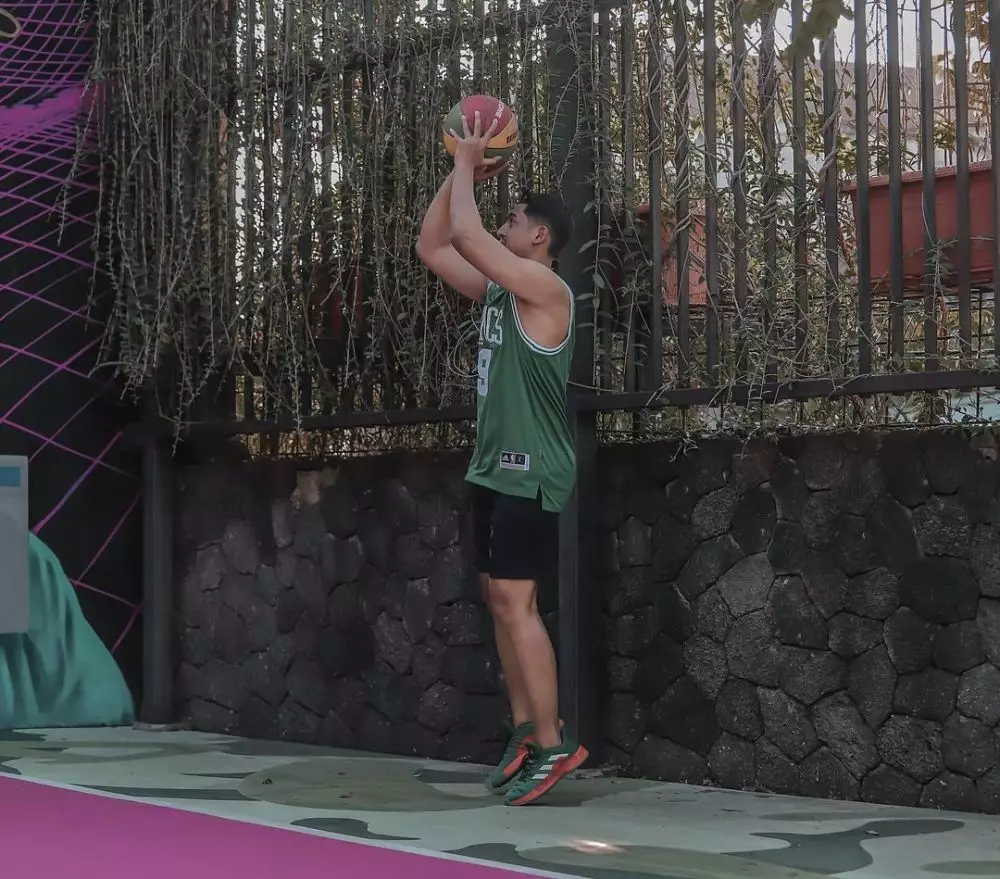 momen arya saloka tanding basket © instagram momen arya saloka tanding basket © instagram